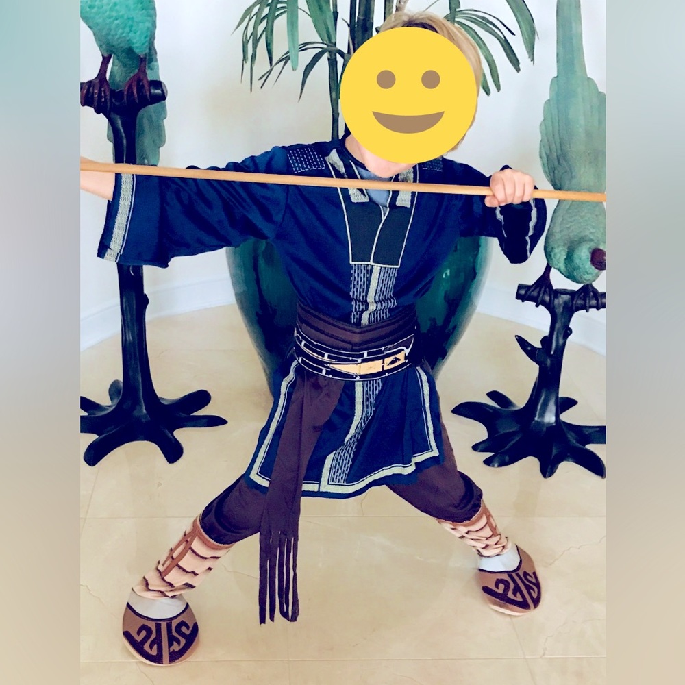 Children’s Airbender Halloween costume (size small).